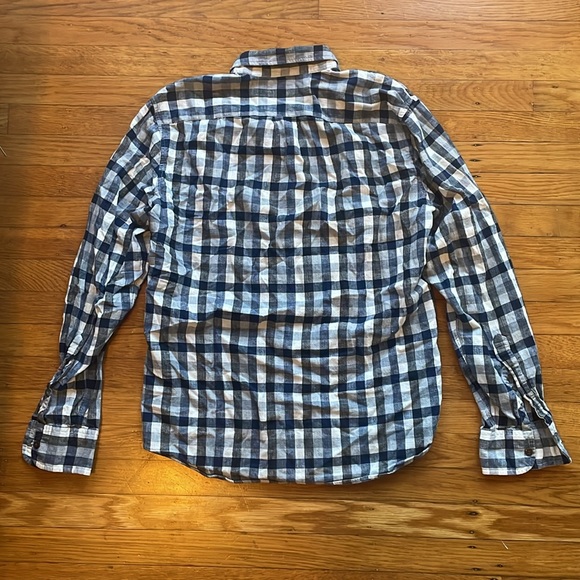 J Crew Men’s Button-up Size Medium Slim - Picture 2 of 3